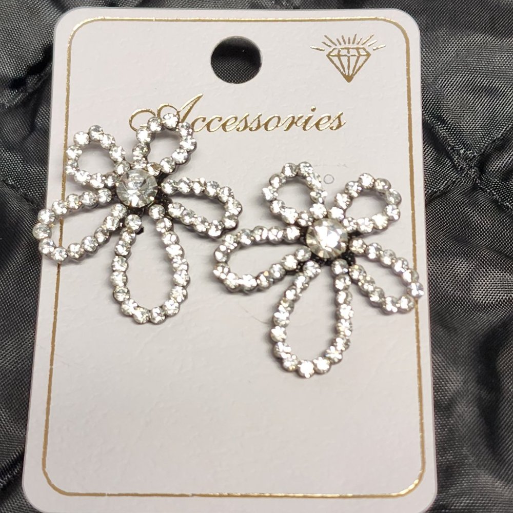 Silver color pierced Earing. condition new - Picture 3 of 4
